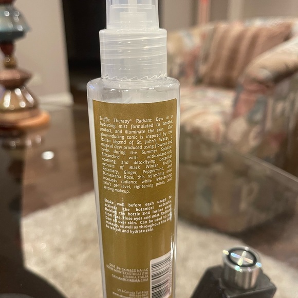 Skin & Co Truffle Therapy Illuminating Skin Refresh Mist - Picture 4 of 4
